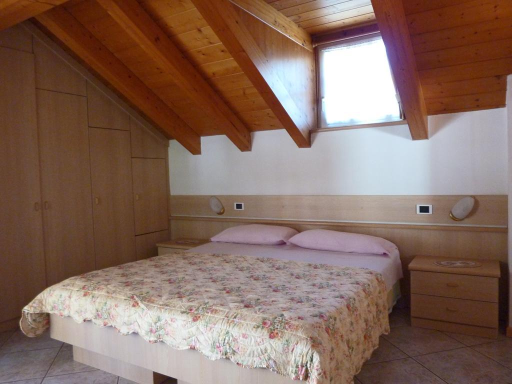 Appartamenti Majon Sotroi Campitello di Fassa Pokoj fotografie