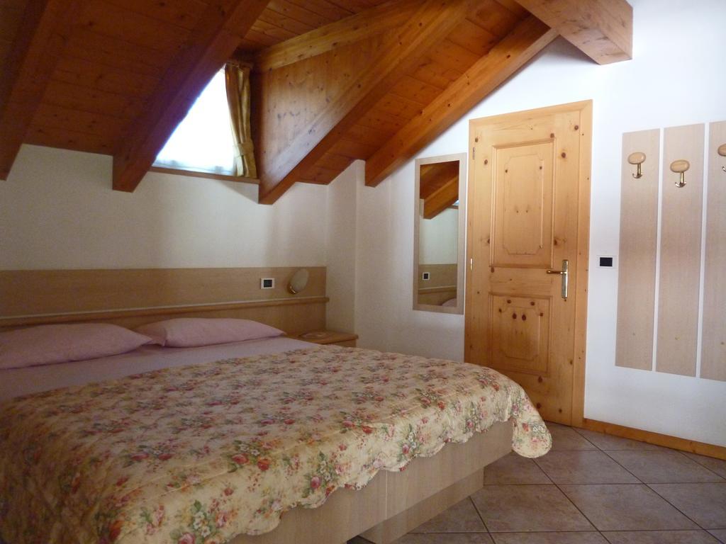 Appartamenti Majon Sotroi Campitello di Fassa Pokoj fotografie