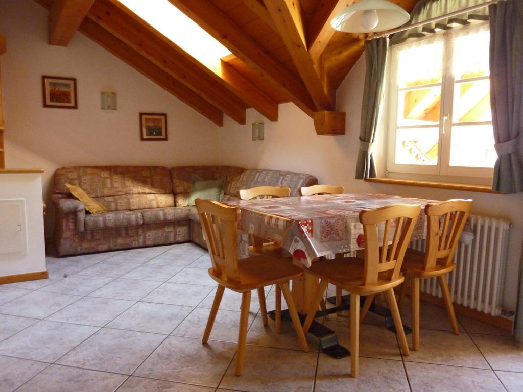 Appartamenti Majon Sotroi Campitello di Fassa Pokoj fotografie